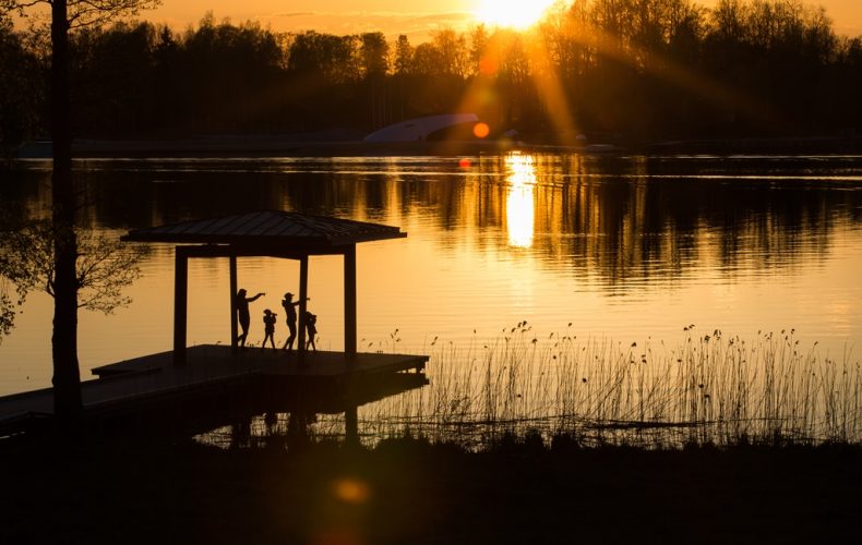Saulriets_Alūksnes_ezerā_foto_Māris_Šļivka (2)