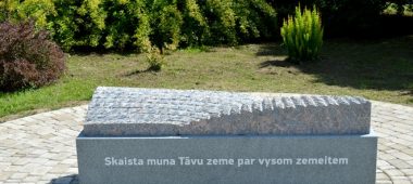 Keskkonnainstallatsioon “Maa”