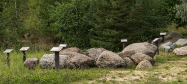 Ķoņu mägi ja kivikogemuse rada