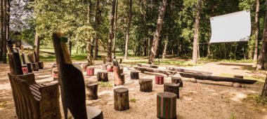 Gramzda metsapark koos looduskinoga