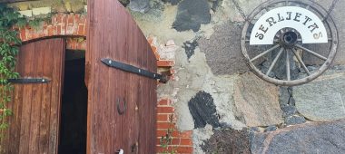 Antikvariaatide näitus „Dekteru“ talli ja „Wonderland“ kingakollektsioonis